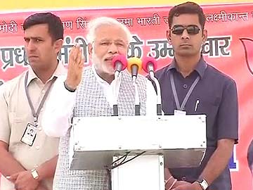 Mulayam soft on rapists, tough on riot victims: Narendra Modi
