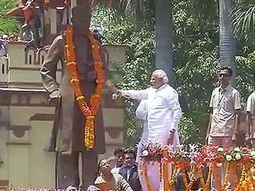 After Narendra Modi's Varanasi roadshow, bickering over statues