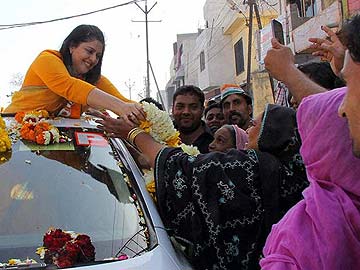 Congress seeks security for Nagma, winks at party leader who 'kissed' her