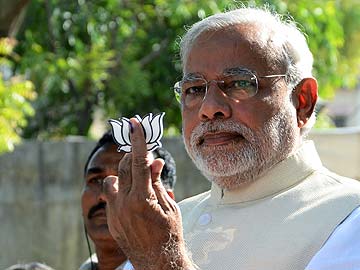 Congress complains to Election Commission over Narendra Modi flashing party symbol