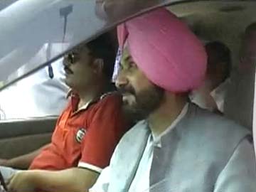 Navjot Singh Sidhu is 'Eklavya' to Arun Jaitley's 'Dronacharya', says Congress in Amritsar