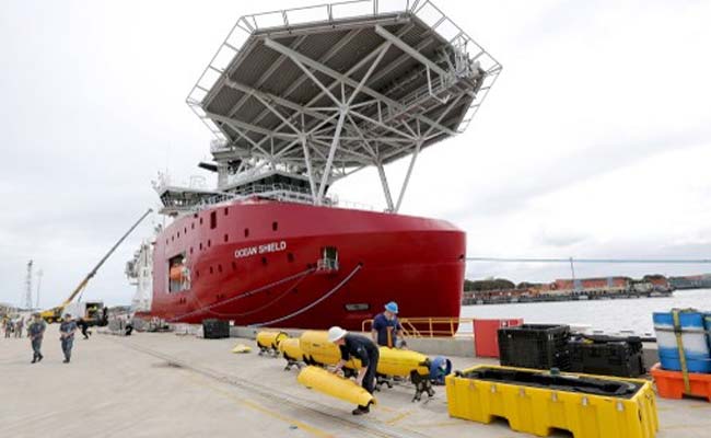 MH370 'black box' ship due in search zone