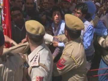 Jammu and Kashmir minister slaps heckler at Omar Abdullah rally