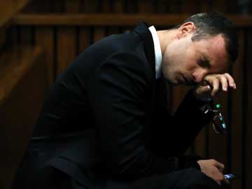 Reeva 'died while I was holding her': Oscar Pistorius