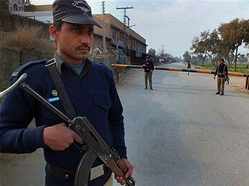 Gunmen kidnap 100 villagers in northwest Pakistan: government