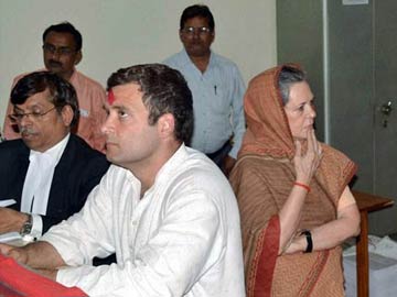 Rahul Gandhi, flanked by entire family, files nomination from Amethi