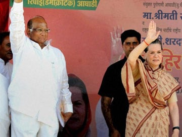 Sonia Gandhi, Sharad Pawar share a dais after 15 years