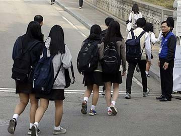 Classes begin at South Korea school full of mourning 
