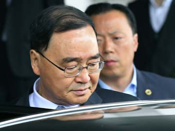 South Korean leader accepts resignation of premier over ferry disaster