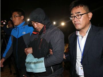 Arrested captain of South Korean ferry says evacuation was delayed for safety