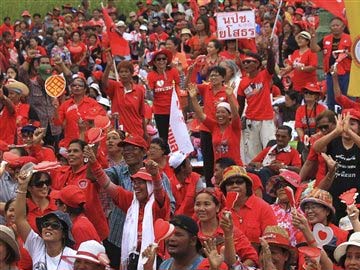 Thai Red Shirts vow to fight back if government ousted