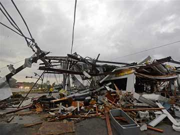 US tornadoes kill 34, threaten more damage in South