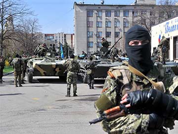 Pro-Russians take two Ukrainian soldiers 'hostage'