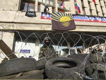 Kiev fears invasion as pro-Moscow protesters declare eastern Ukrainian city a republic