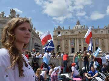 Pilgrims flock to Rome for double papal sainthood fete