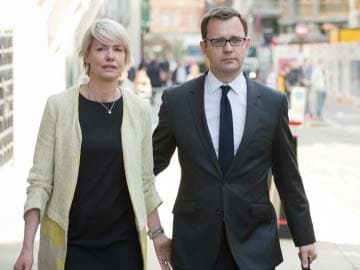 Andy Coulson tells UK hacking trial Brooks fling was 'wrong'