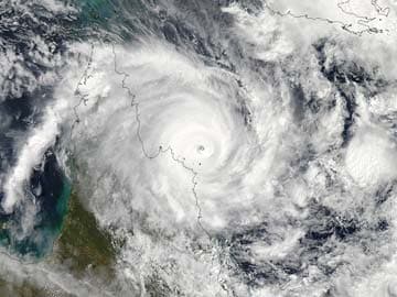 Cyclone warning lifted on Australia's Barrier Reef coast