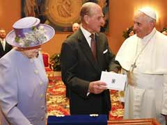 Queen gives honey to pope, who has gift for Prince George