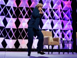 Woman throws shoe at Hillary Clinton in Las Vegas Woman throws shoe at Hillary Clinton in Las Vegas