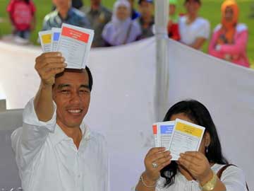 Indonesians vote for new parliament, stage set for presidential poll