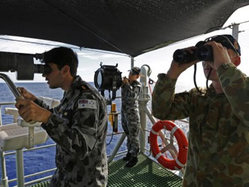 Oil slick detected in Malaysian jet MH370 search area