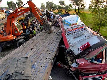 Pakistan bus crash kills 42, injures more than a dozen