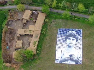 Pakistanis target drones with giant posters of child victims