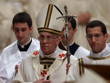Pope makes call to spread faith at Easter vigil