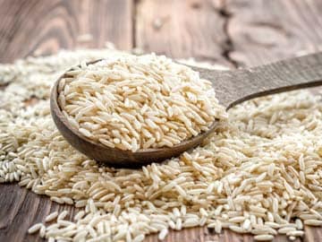 Jaipur: Writing slogans on rice grains to create poll awareness