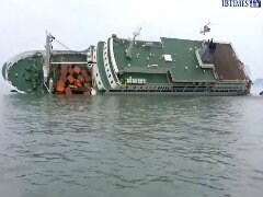 Video shows South Korea ferry captain escape sinking ship