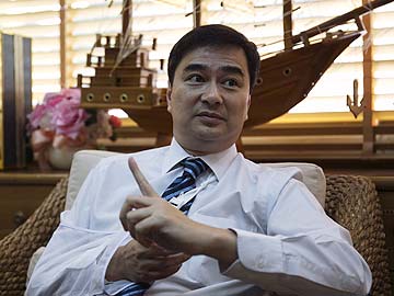 Thai opposition leader seeks compromise to avert bloodshed
