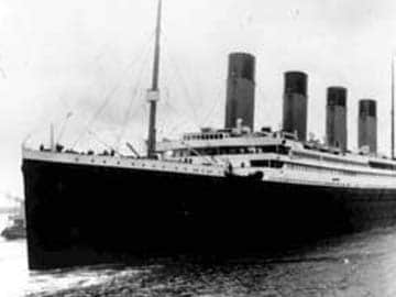 Titanic menu to fetch $135,000 at auction