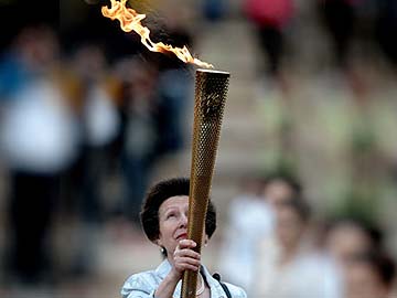 Giant torch unveiled in US in honour of Indian spiritual guru