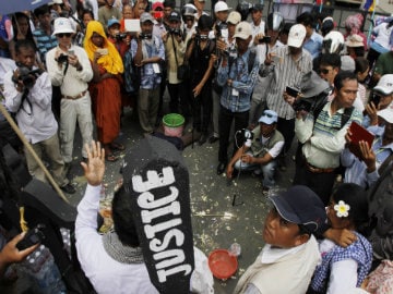 Cambodia Convicts Labour Activists, But Frees Them