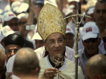Lebanese Patriarch Embraces Exiled Militiamen