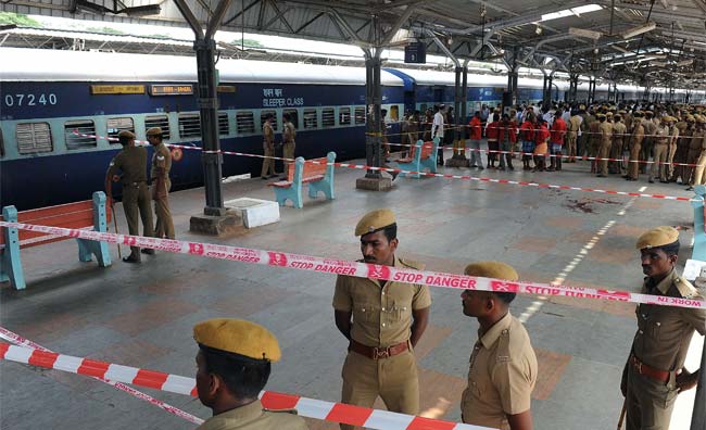 Chennai Bomb Blasts: One Killed in Train Explosions, Karunanidhi Alleges ISI Role