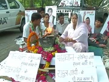 'Please God, Make Rahul Gandhi PM': Prayers Outside Congress Office