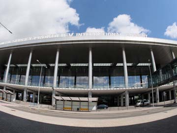 Pro-Russia Rebels Force Closure of Ukraine's Donetsk Airport