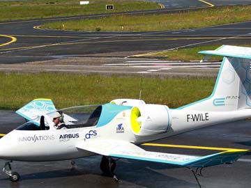 World's First Electric Aircraft Takes Maiden Flight