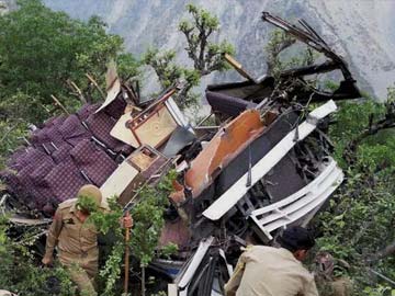 17 Killed in Kashmir Road Accident