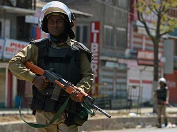 Curfew Continues in Srinagar for Third Day