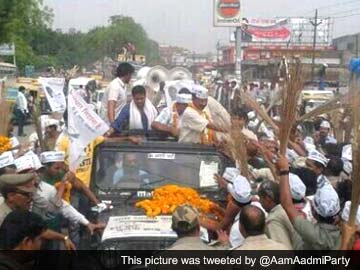 Arvind Kejriwal's Roadshow In Varanasi, Hours After Narendra Modi's Drive-through