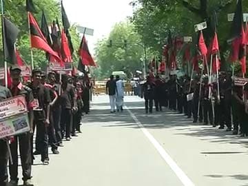 Vaiko Holds Demonstration in Delhi to Protest Mahinda Rajapaksa's Visit