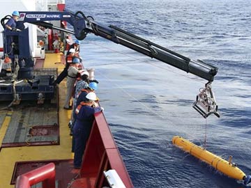 Damaged Underwater Vehicle for MH370 Hunt Reaches Port