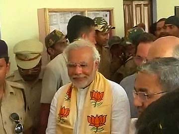 Two Hindu Religious Leaders to Campaign Against Narendra Modi in Varanasi