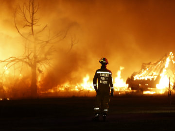 1,000 Flee, 1 Dead, as Oklahoma Wildfire Spreads