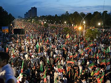 Thousands Join Imran Khan in Rally Against Alleged Election Rigging in Pakistan