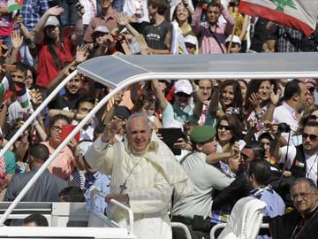 Pope Urges Syria Peace at Start of Mideast Pilgrimage