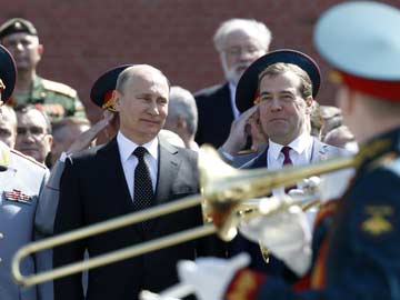 Vladimir Putin Keeps Russians, West Guessing with Ukraine Shift