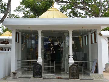 Sri Lanka Temple Tackles Reconciliation Amid Fresh Fears of Fighting